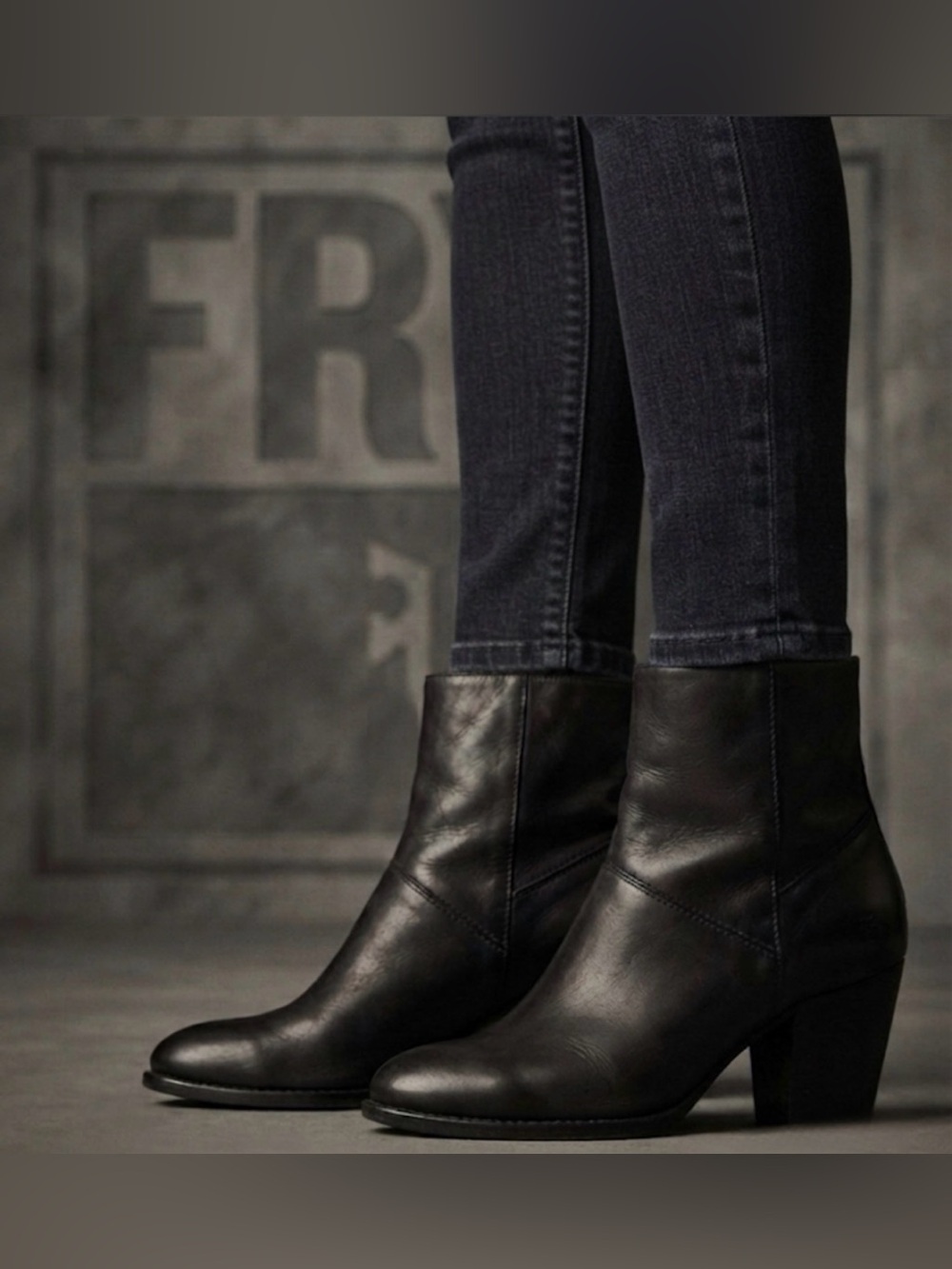 Authentic Frye black leather designer ankle boots sz 9